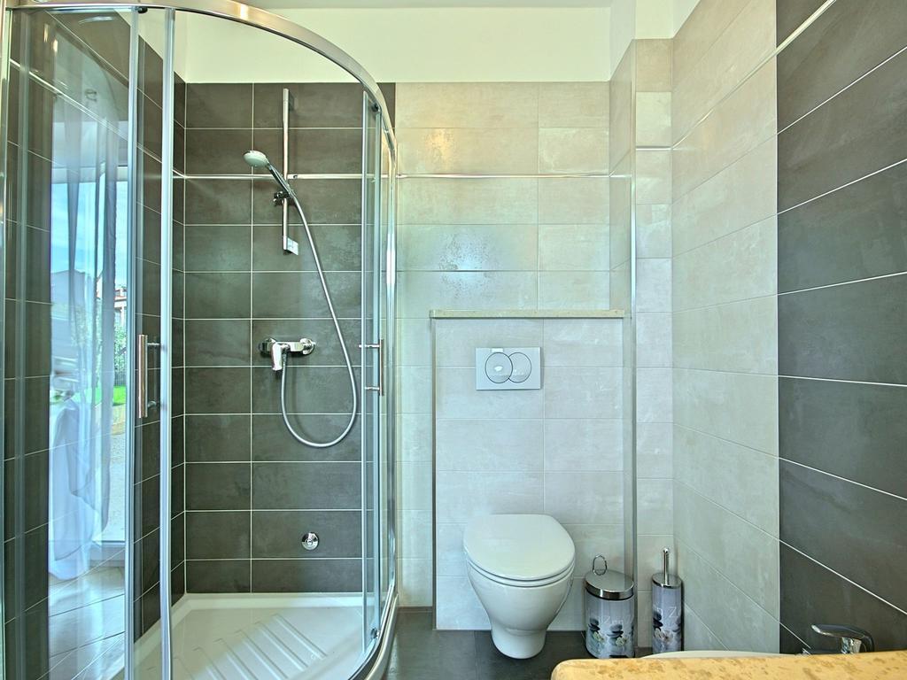 Charming Beachfront Holiday Home In Poreč Eksteriør billede
