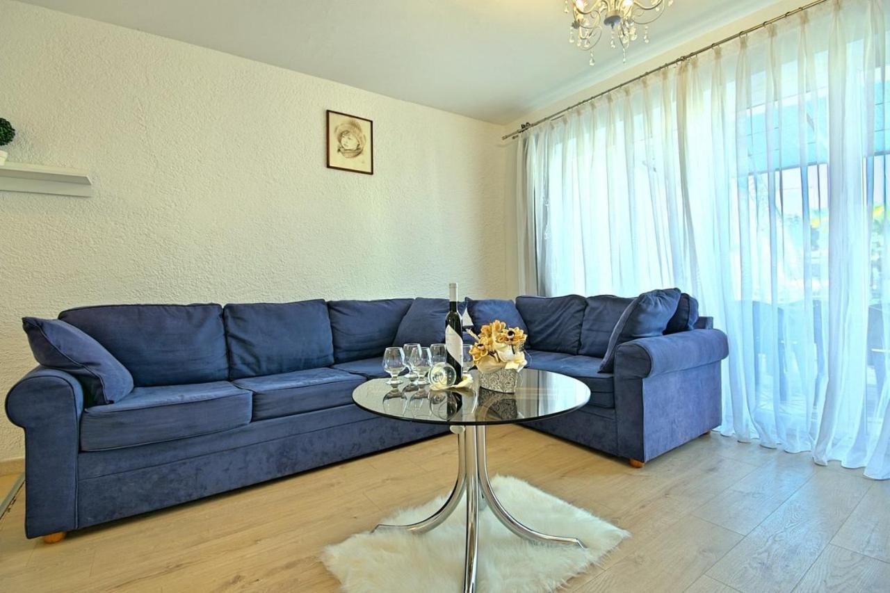 Charming Beachfront Holiday Home In Poreč Eksteriør billede